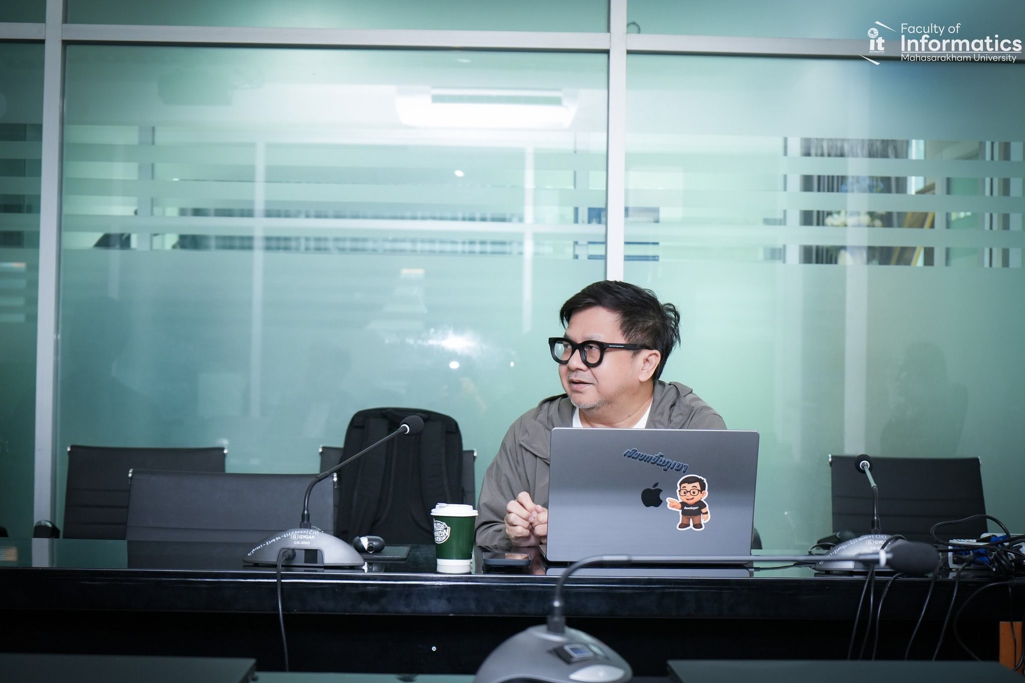 ปรัชญา ปิ่นแก้ว04.jpg