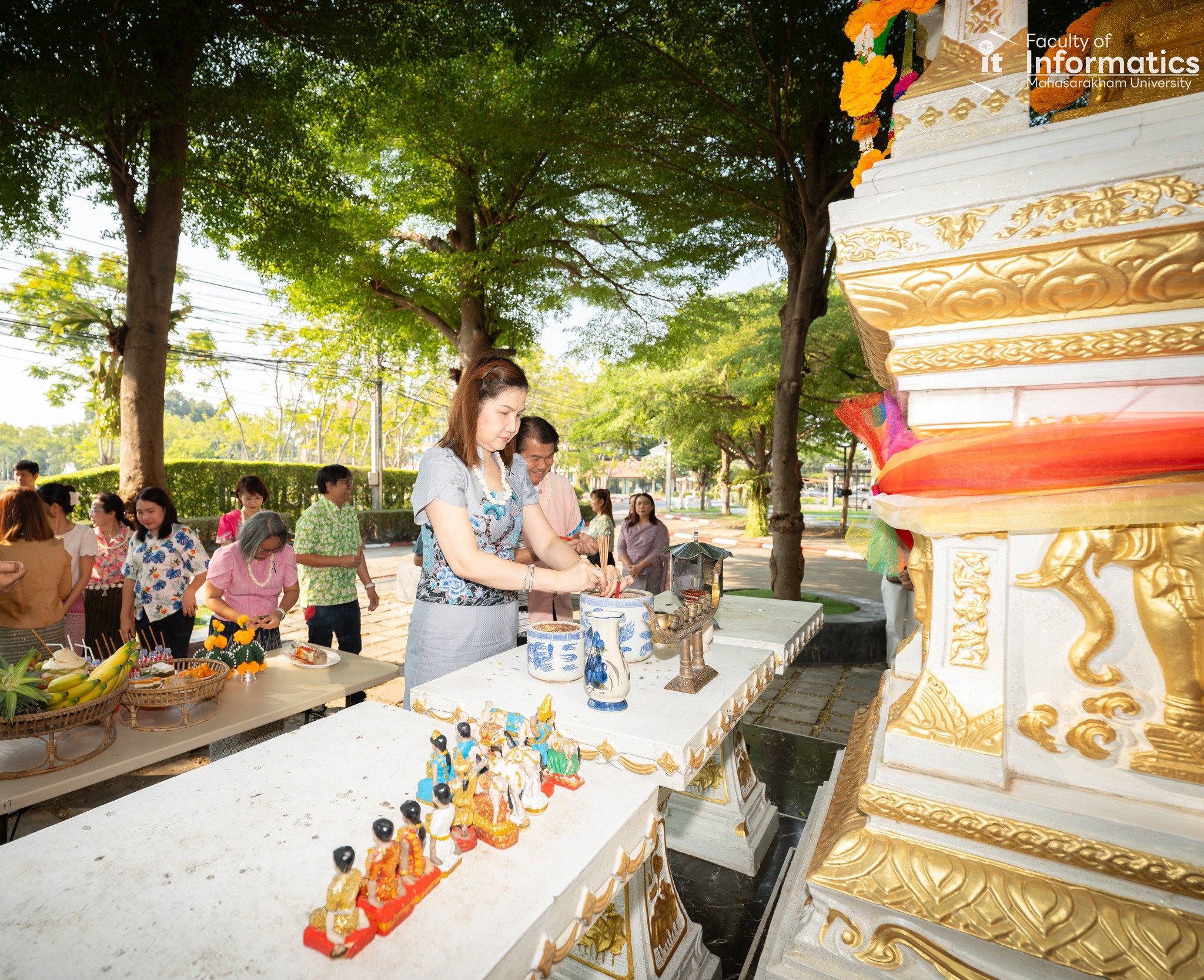สักการะองค์พระพรหม เสริมสิริมงคลรับปีใหม่ไทย