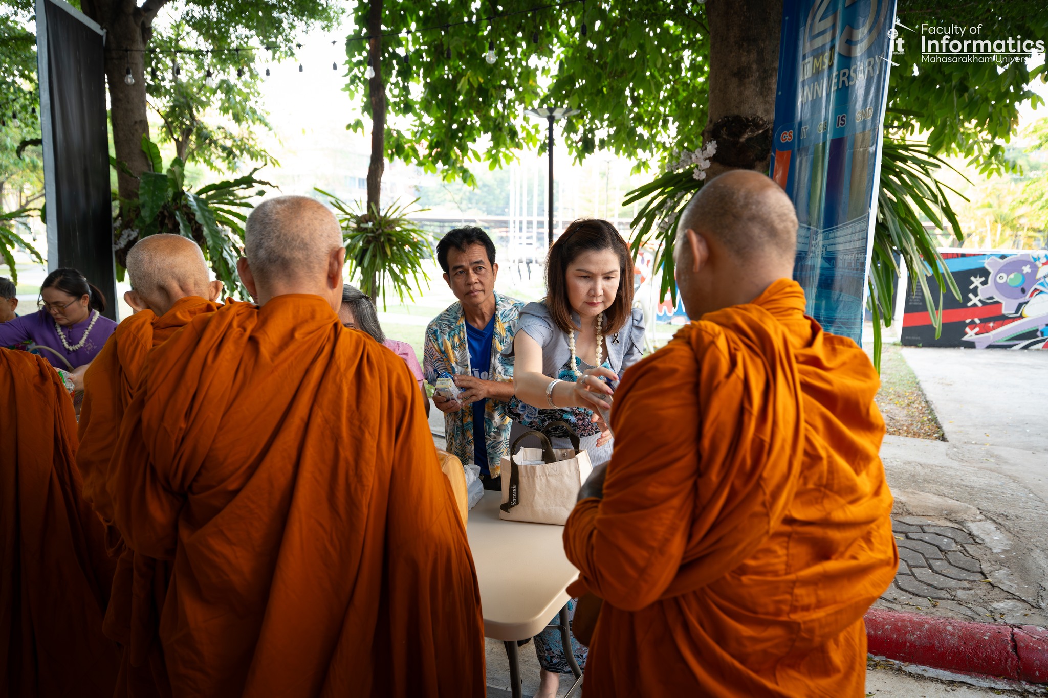 สืบสานประเพณีงดงาม ต้อนรับบุญปีใหม่ไทย 