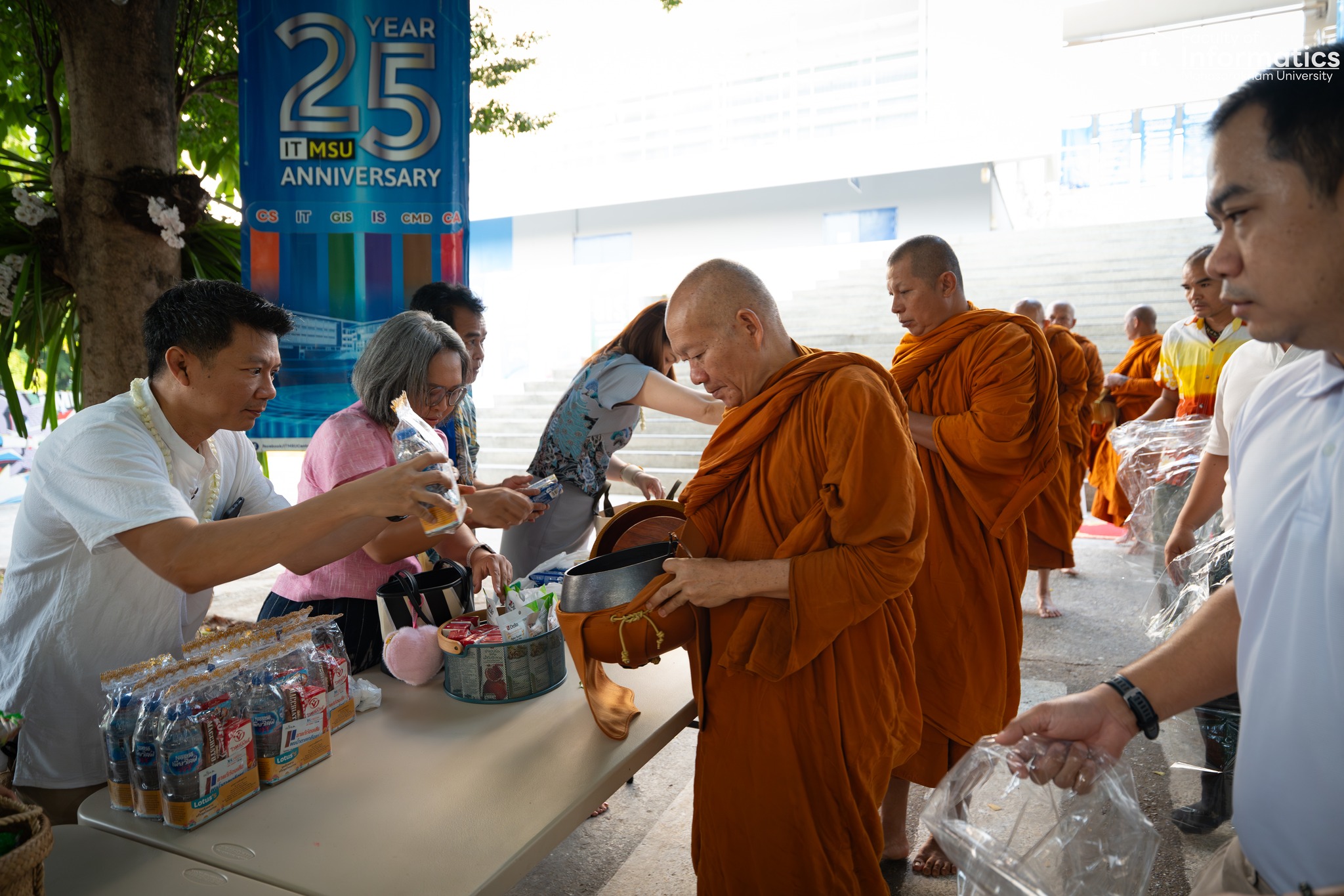 สืบสานประเพณีงดงาม ต้อนรับบุญปีใหม่ไทย 