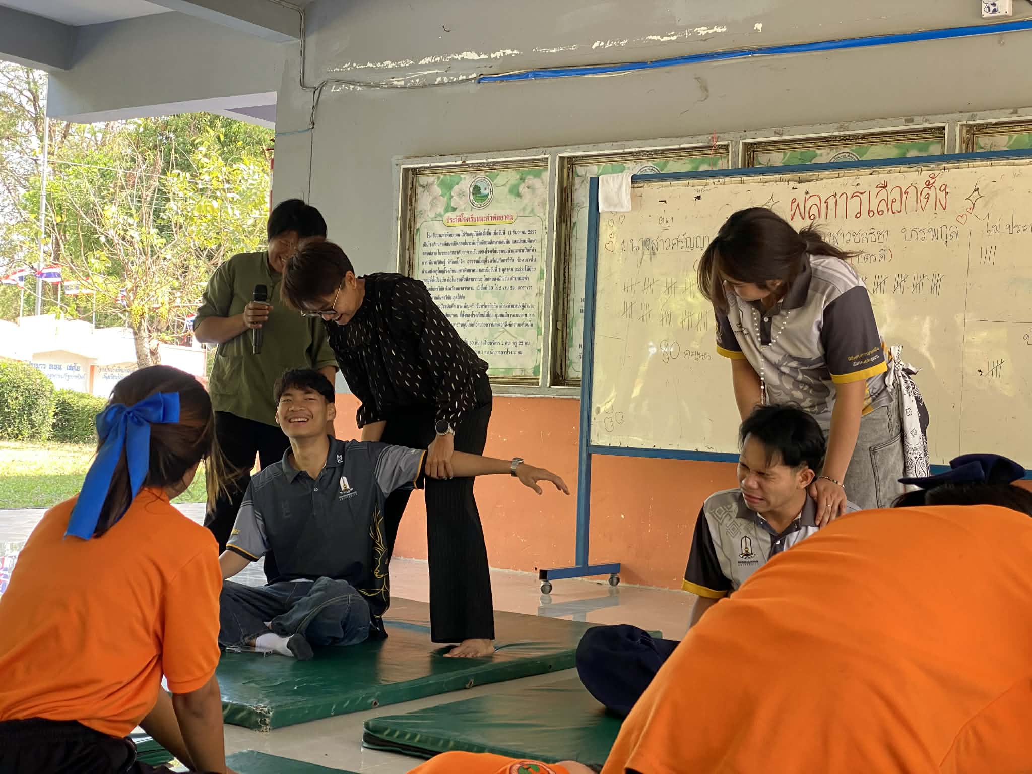 โครงการบริการวิชาการเพื่อยกระดับศักยภาพชุมชนด้านเศรษฐกิจและสังคมผ่านสมุนไพรพื้นบ้าน