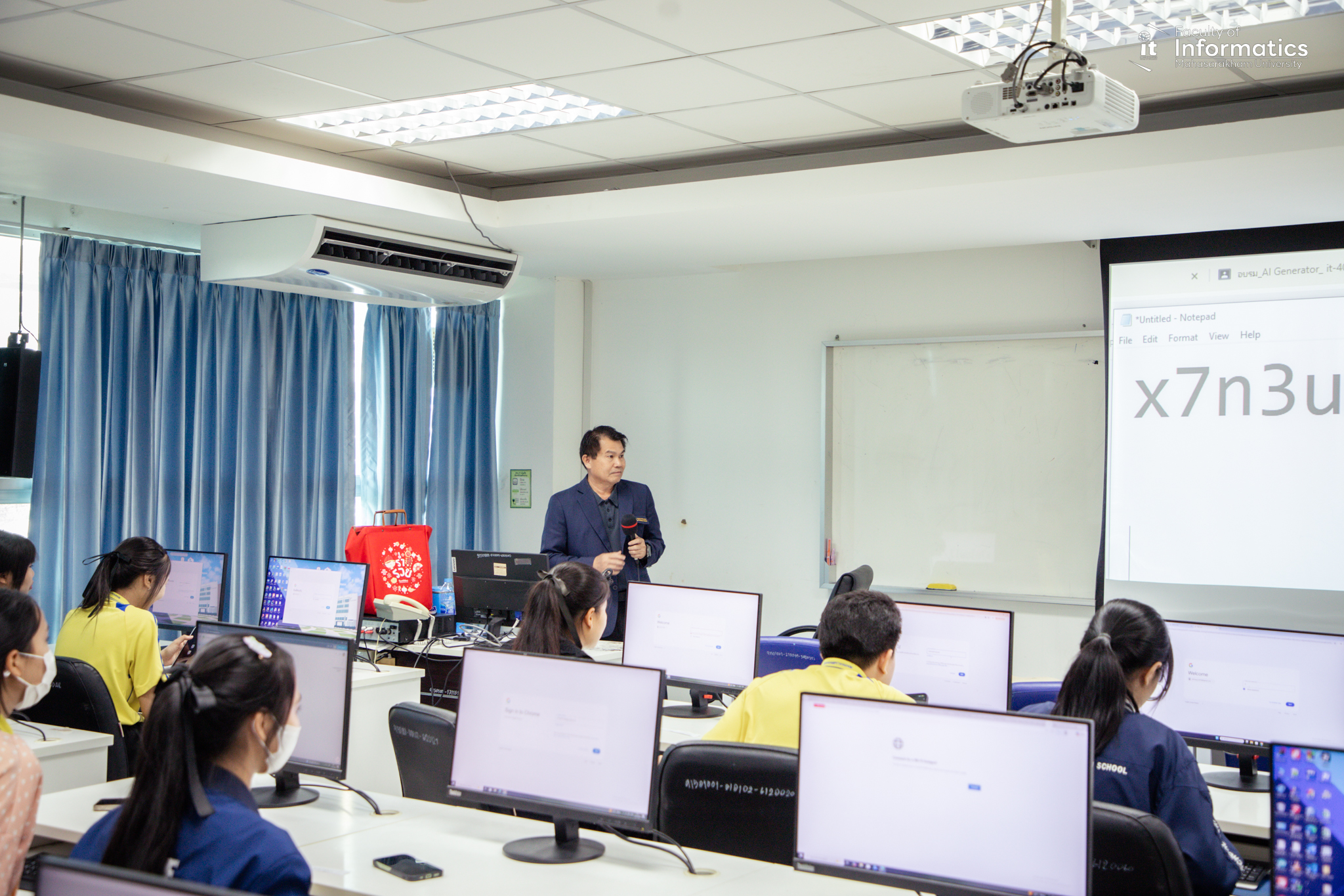 บรรยากาศอบรมหลักสูตรระยะสั้น “AI Power Up : ยกระดับการวิจัยและการนำเสนอด้วยปัญญาประดิษฐ์” 