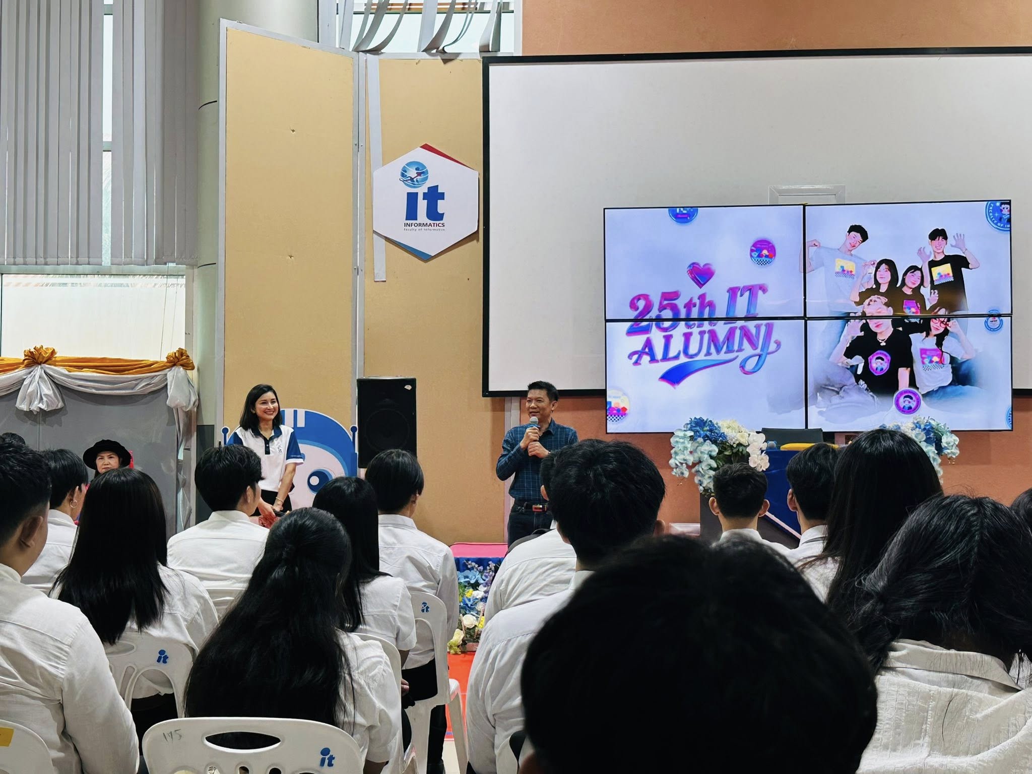 คณะวิทยาการสารสนเทศ ขอแสดงความยินดีกับบัณฑิต มหาบัณฑิต และดุษฎีบัณฑิต ในพิธีซ้อมรับพระราชทานปริญญาบัตร ประจำปีการศึกษา 2567