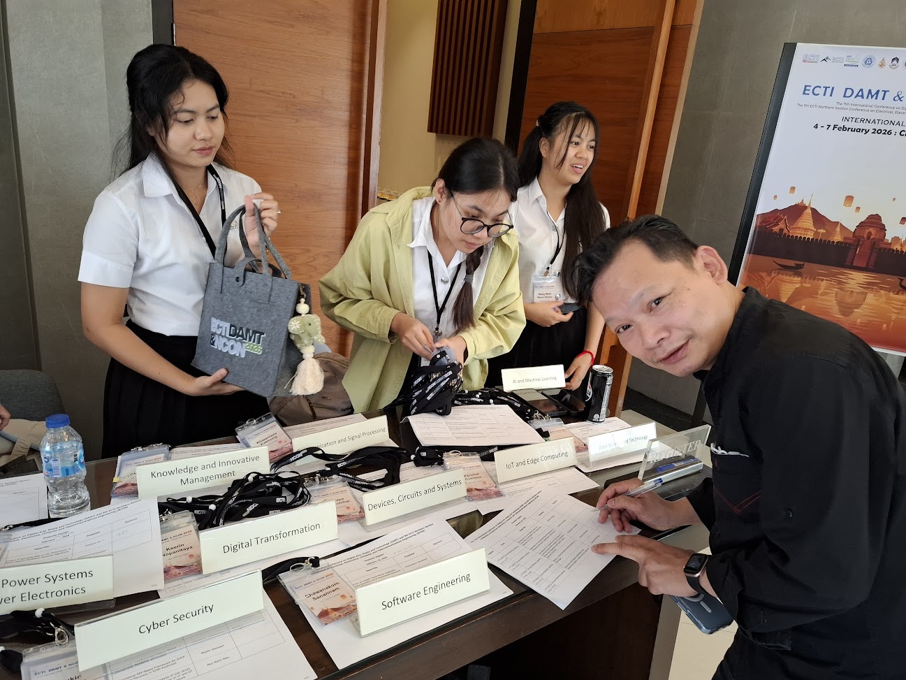 เก็บตกภาพบรรยากาศเวทีสากล สู่ความภาคภูมิใจของนักวิจัยรุ่นใหม่ ที่ได้เข้าร่วมนำเสนอผลงานวิจัยในเวทีนานาชาติ ในการประชุมวิชาการ ECTI DAMT & NCON 2026