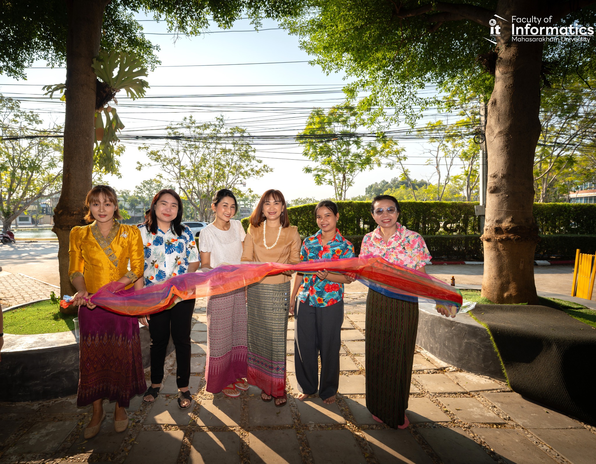 สักการะองค์พระพรหม เสริมสิริมงคลรับปีใหม่ไทย
