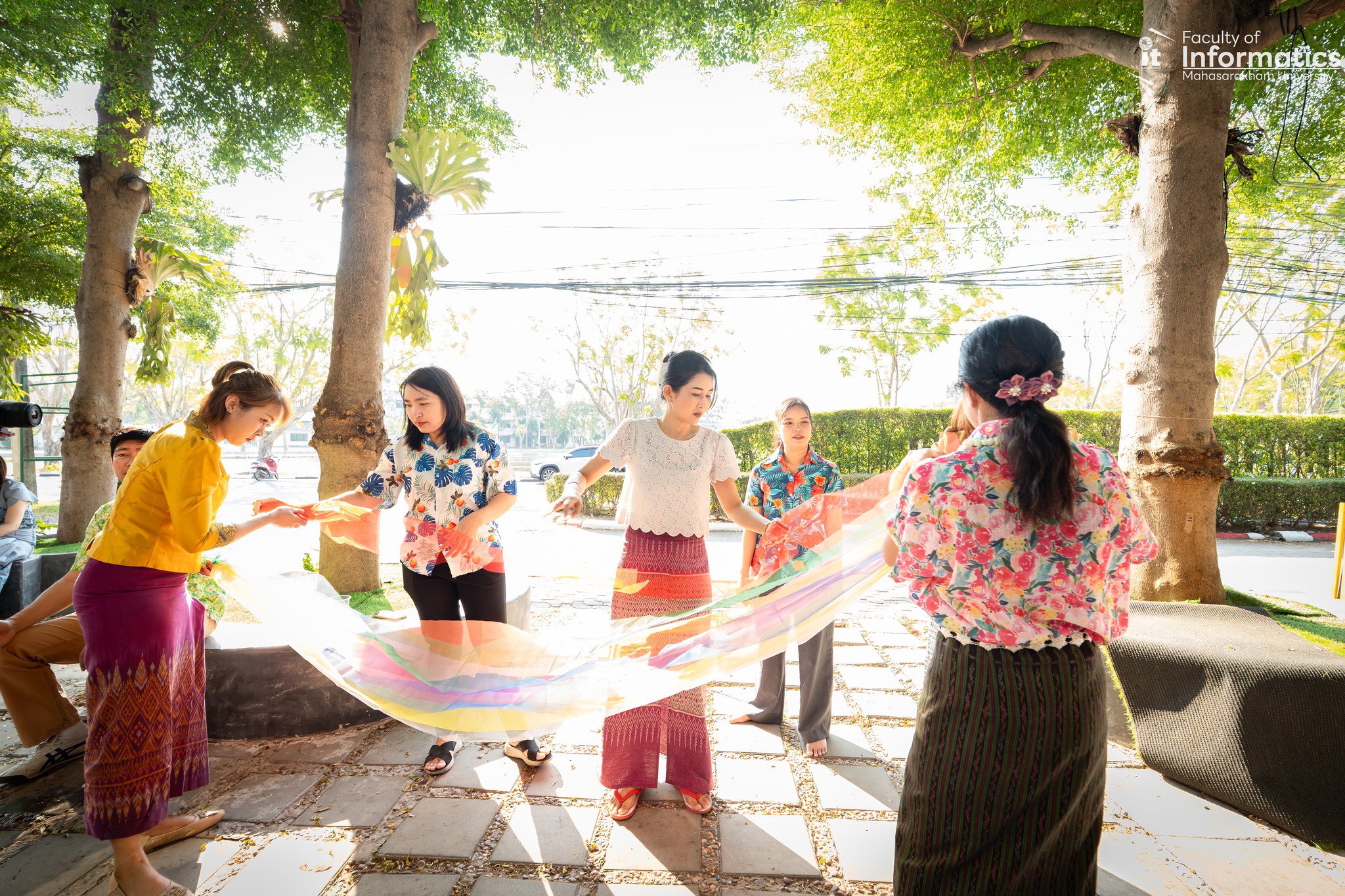 สักการะองค์พระพรหม เสริมสิริมงคลรับปีใหม่ไทย