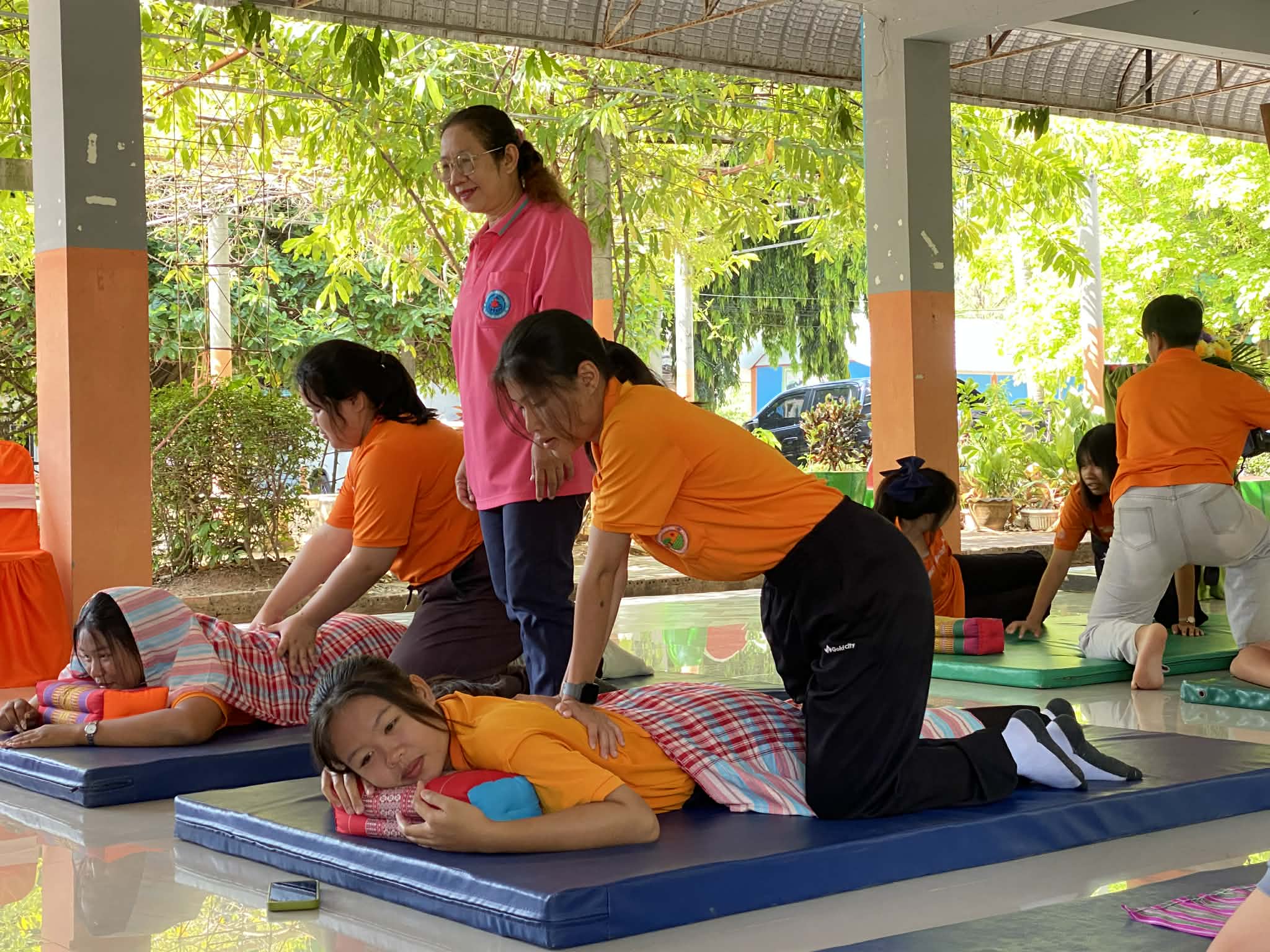 โครงการบริการวิชาการเพื่อยกระดับศักยภาพชุมชนด้านเศรษฐกิจและสังคมผ่านสมุนไพรพื้นบ้าน